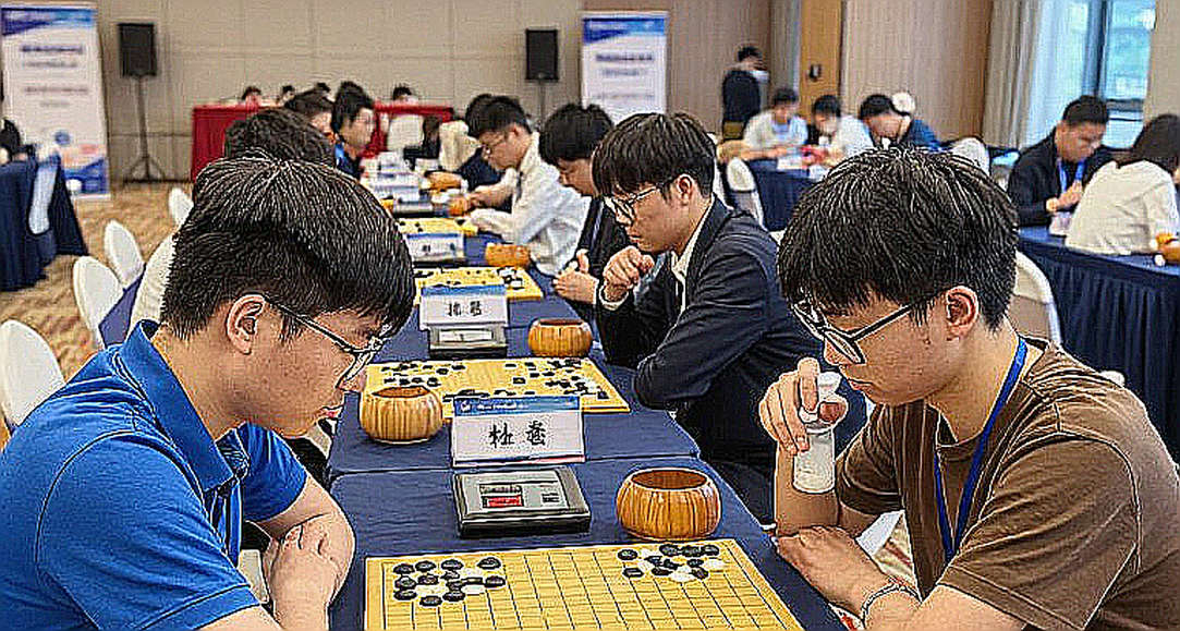 Caruana and Nakamura in the Headline, the London System in the Body: Auditing Chess's Coaching Economy